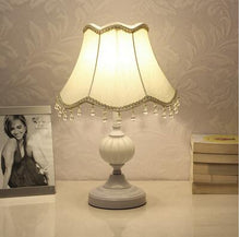Load image into Gallery viewer, European dimmable table lamp